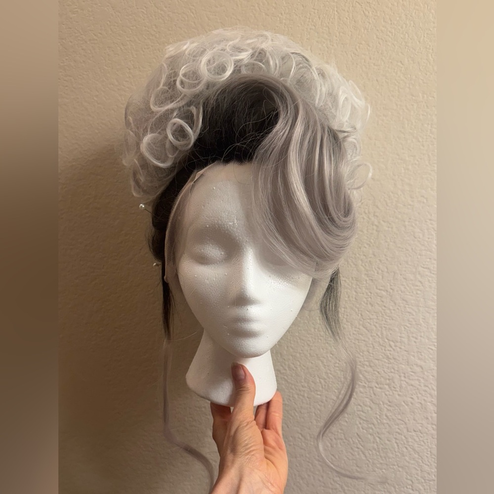 Synthetic Ombre Gray and White Curly Styled Wig